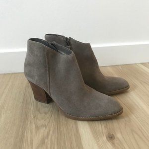 Susina Suede Leather Ankle Boots size 10 Wide 🍁🍂 A Go-With-Everything Boot!